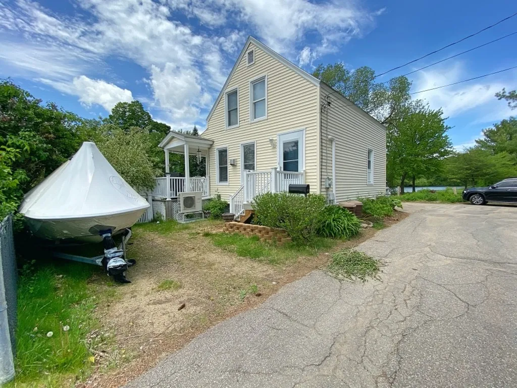 24 Riverside Court Laconia NH 03246