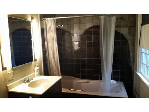 141 River Road Newfane VT 05345