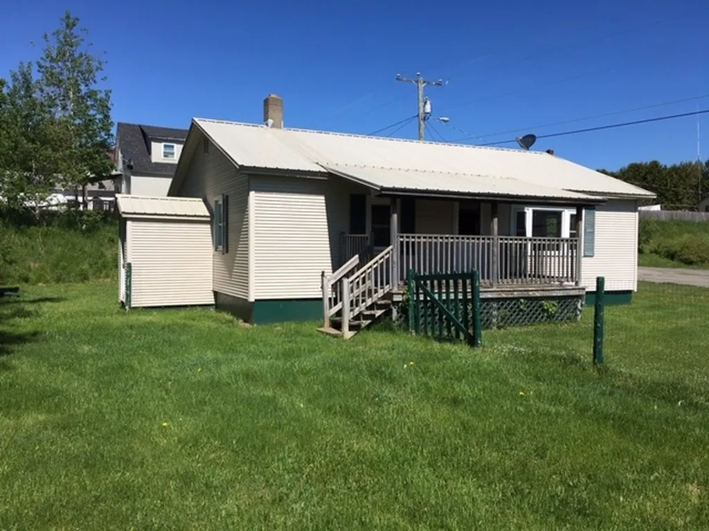 34 Edwards Street Colebrook NH 03576
