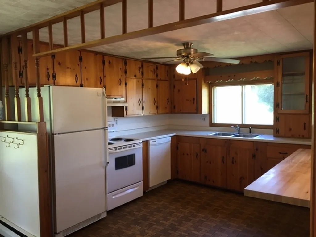 34 Edwards Street Colebrook NH 03576