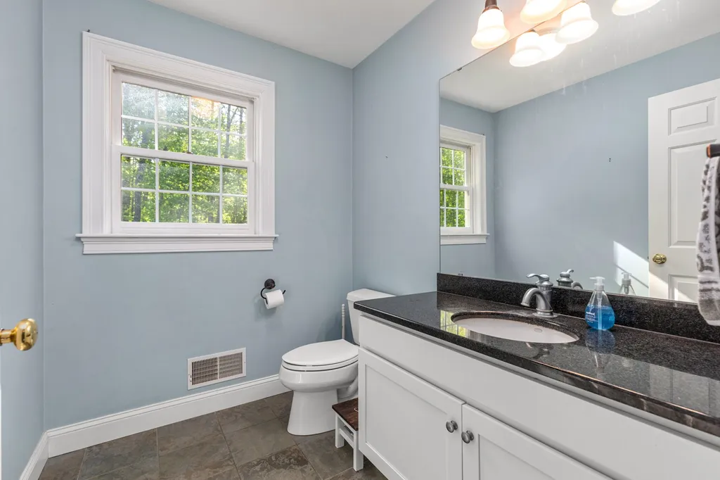 9 Eno Drive Exeter NH 03833