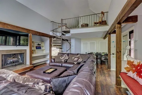 9 West Hill Road Sunapee NH 03782