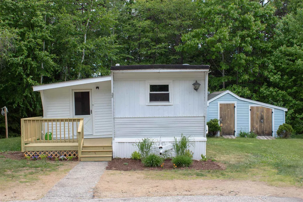 37 Willow Street Tilton NH 03276