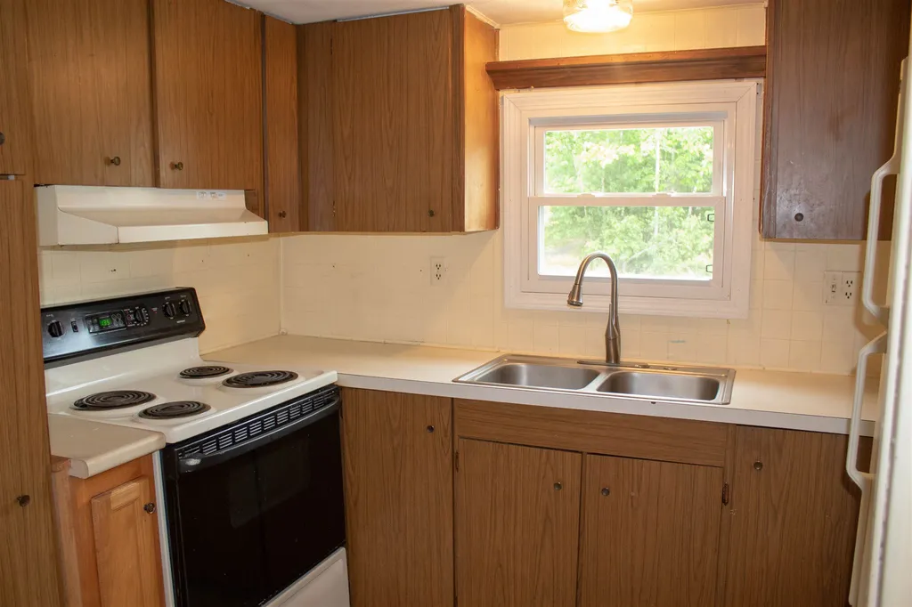 37 Willow Street Tilton NH 03276