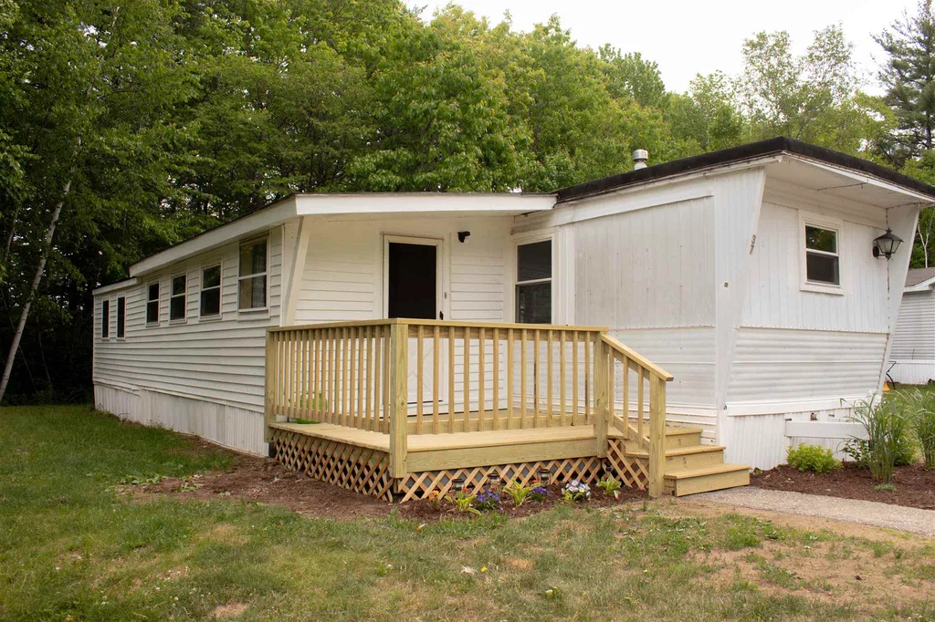 37 Willow Street Tilton NH 03276