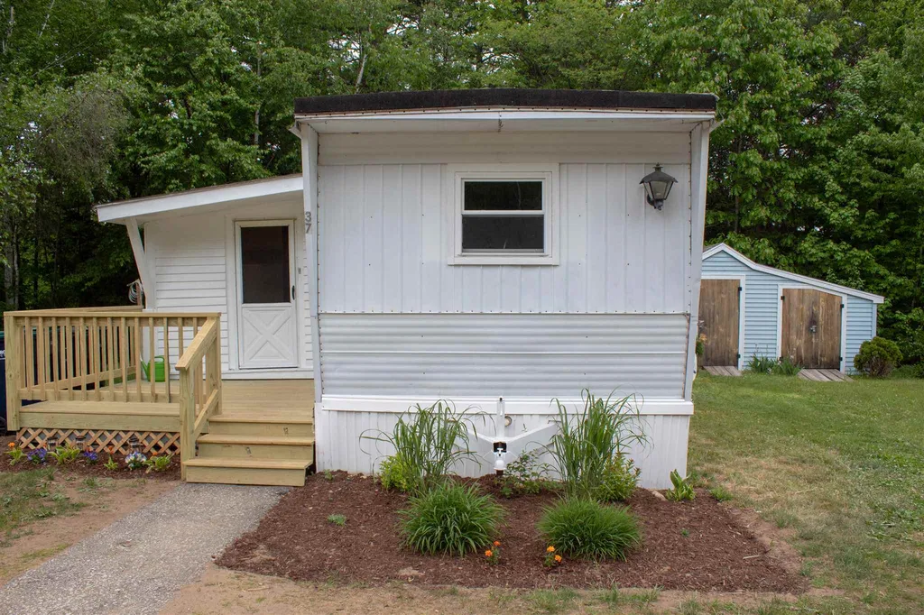 37 Willow Street Tilton NH 03276
