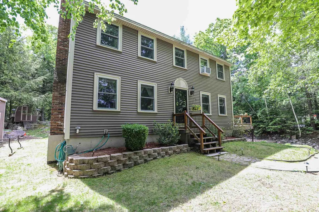 23 Windsor Boulevard Londonderry NH 03053