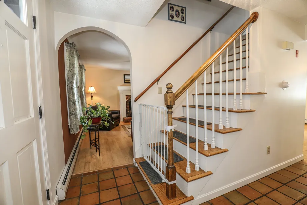 23 Windsor Boulevard Londonderry NH 03053