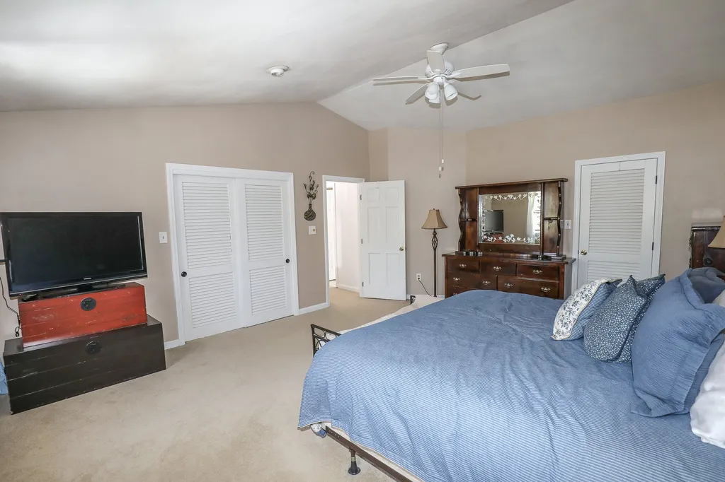23 Windsor Boulevard Londonderry NH 03053