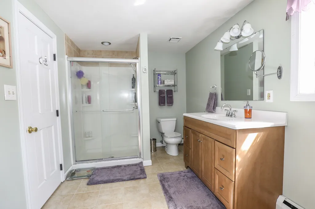 23 Windsor Boulevard Londonderry NH 03053