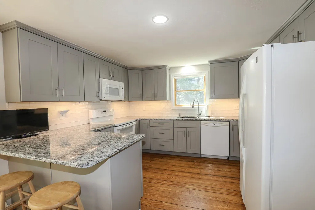23 Windsor Boulevard Londonderry NH 03053