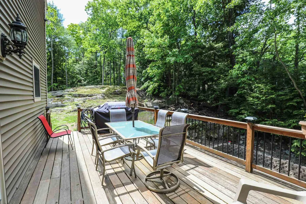 23 Windsor Boulevard Londonderry NH 03053