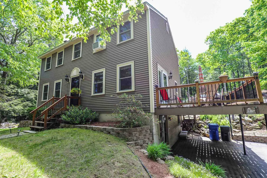 23 Windsor Boulevard Londonderry NH 03053