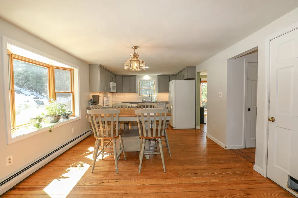 23 Windsor Boulevard Londonderry NH 03053
