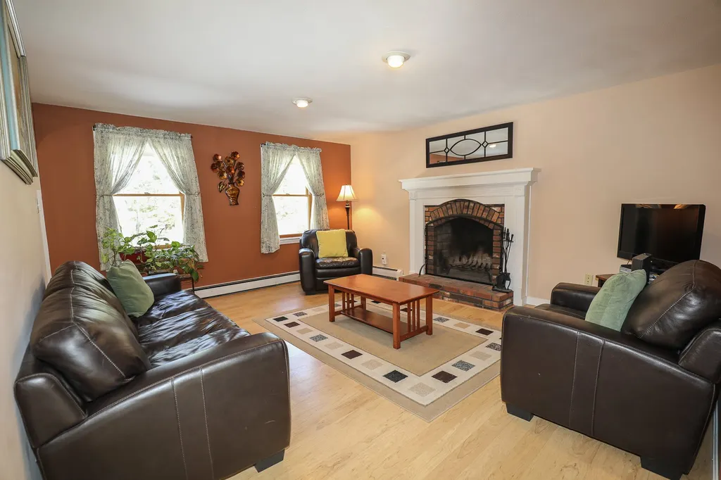 23 Windsor Boulevard Londonderry NH 03053