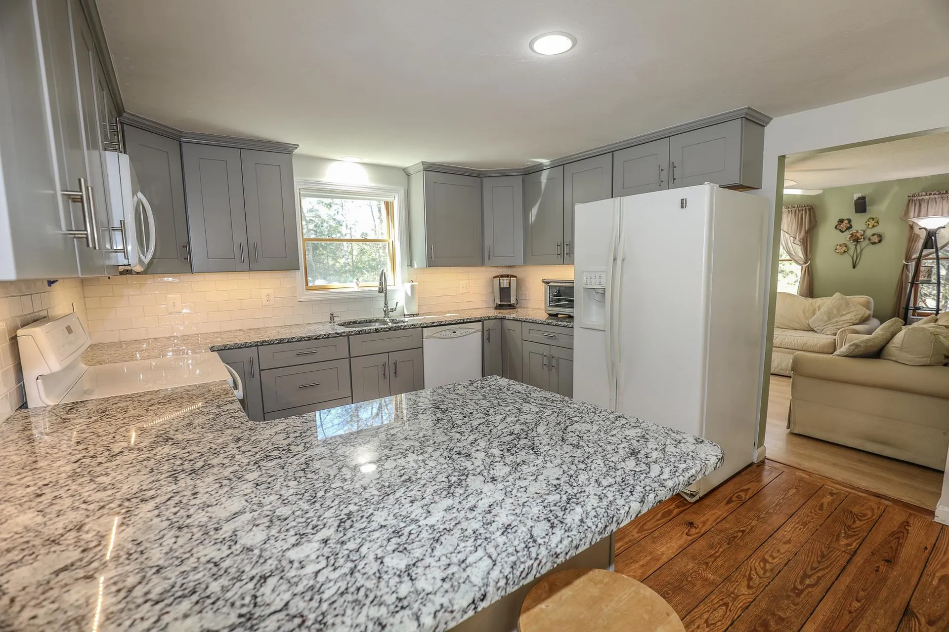 23 Windsor Boulevard Londonderry NH 03053