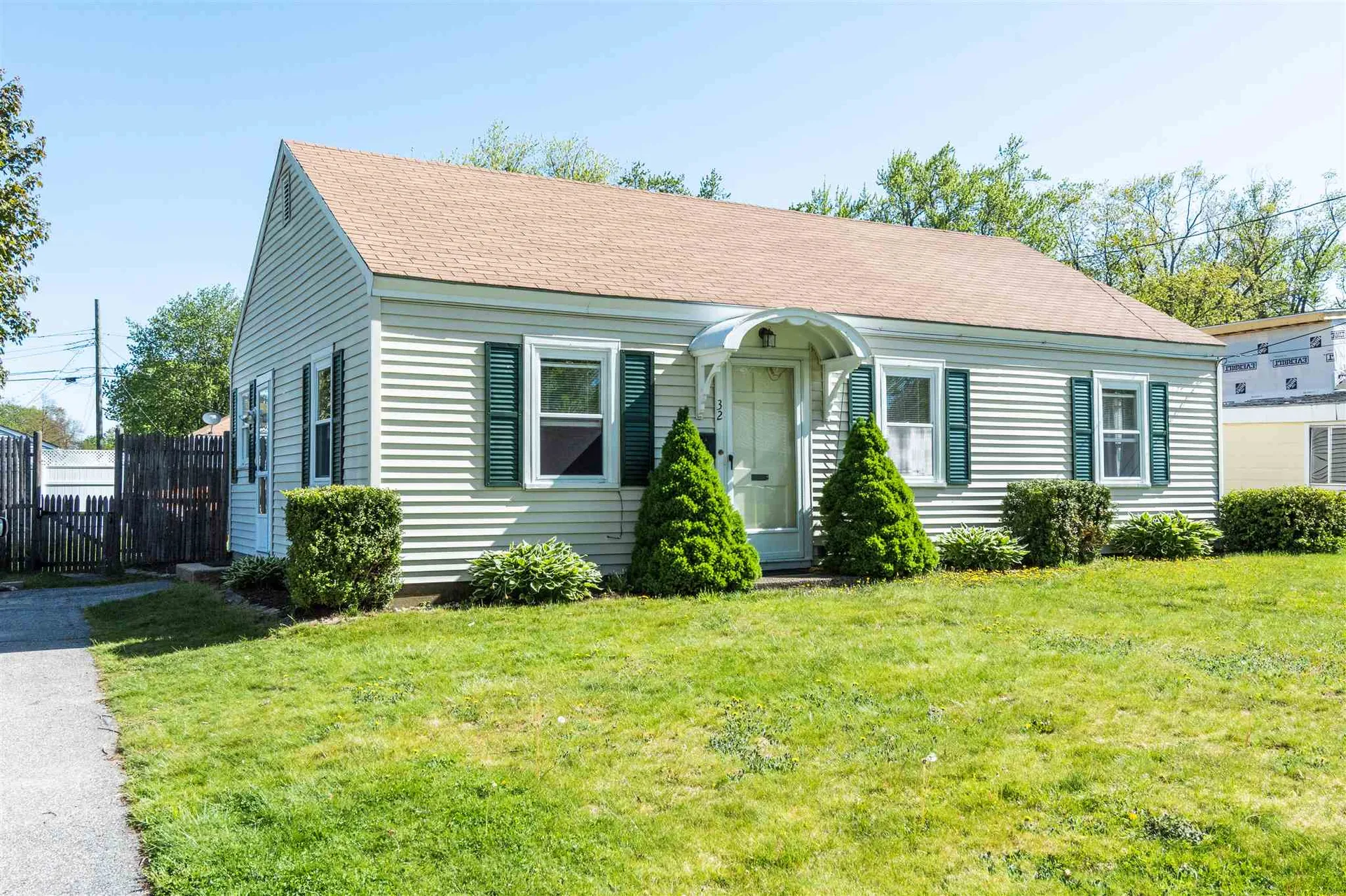 32 Medford Street Manchester NH 03109-4326