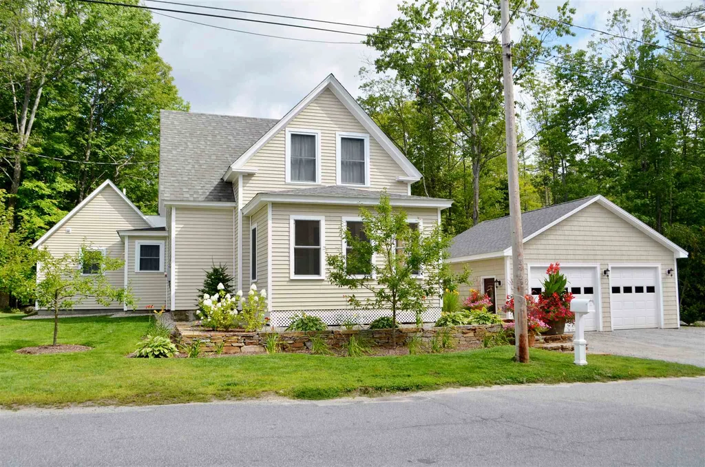 29 Maple Street Sunapee NH 03782