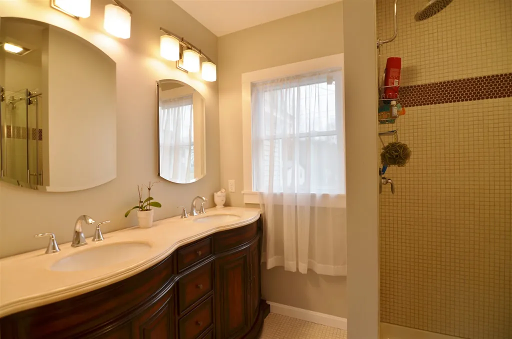 29 Maple Street Sunapee NH 03782