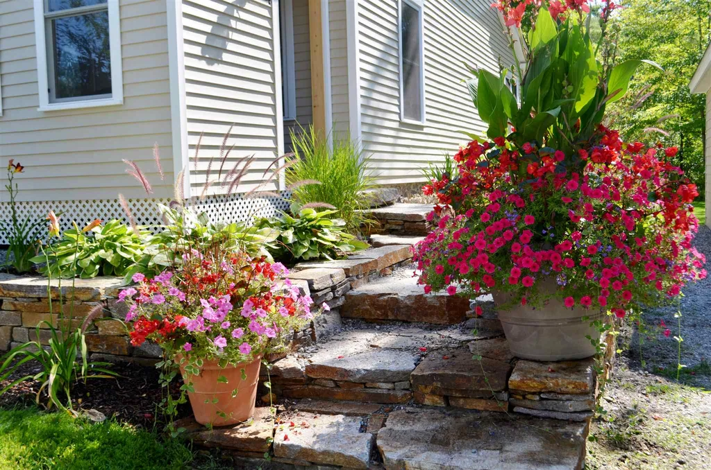 29 Maple Street Sunapee NH 03782