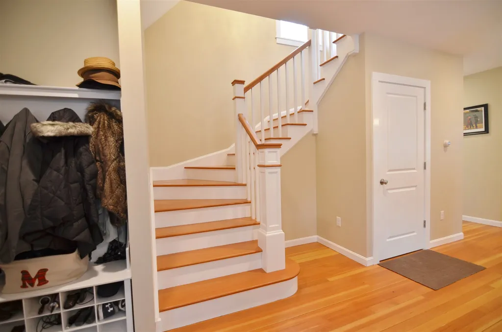 29 Maple Street Sunapee NH 03782