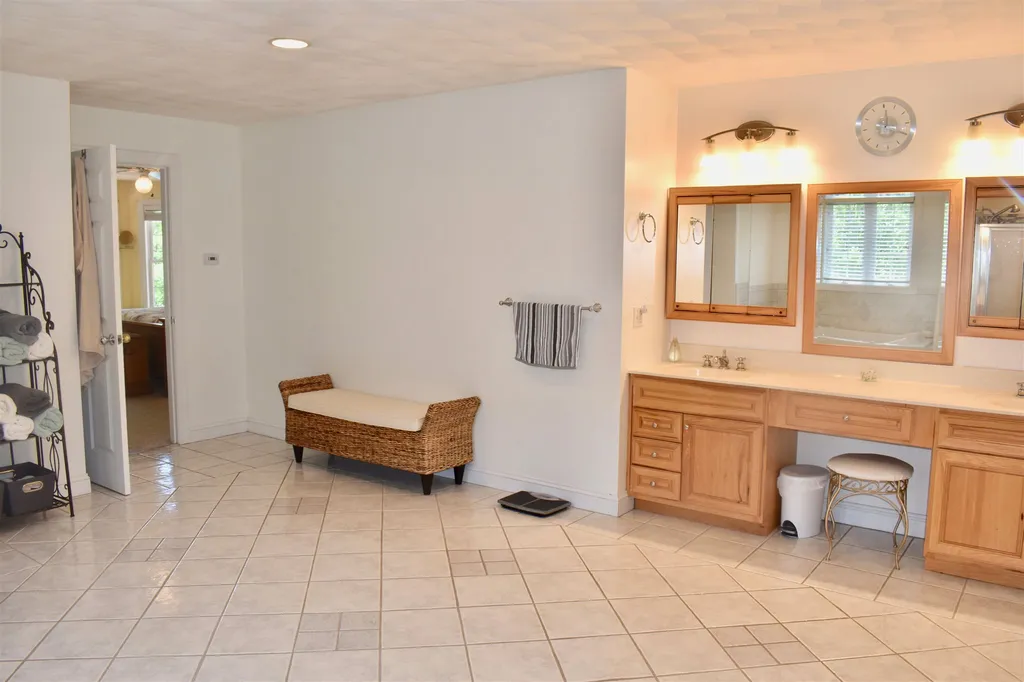 12 Candlewood Road Windham NH 03087