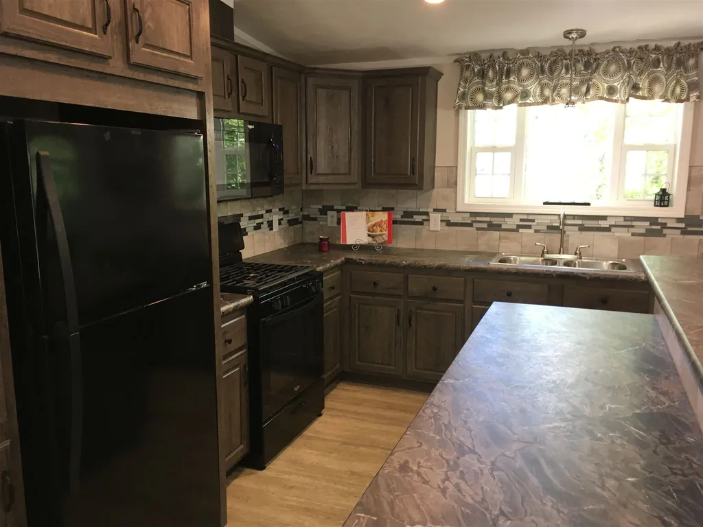 5 Phyllis Avenue Raymond NH 03077