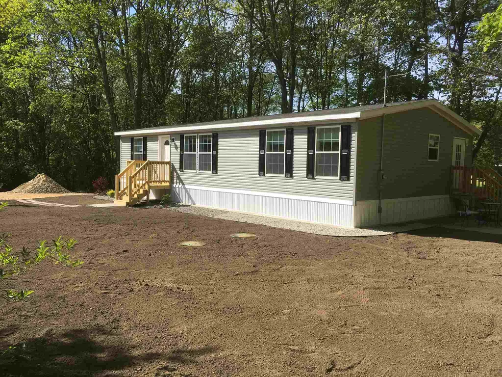 5 Phyllis Avenue Raymond NH 03077