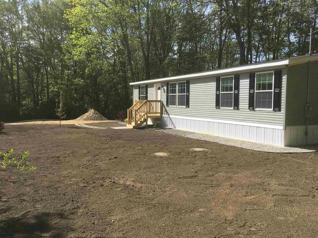 5 Phyllis Avenue Raymond NH 03077