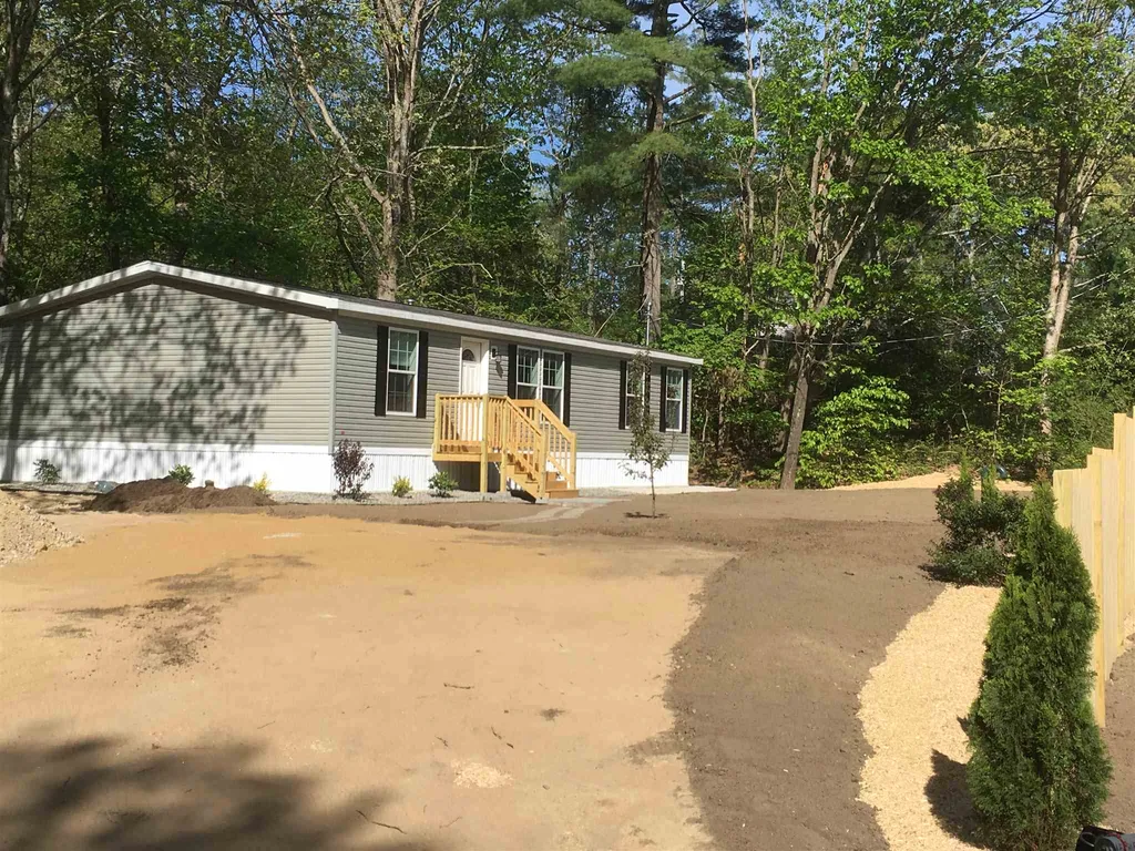5 Phyllis Avenue Raymond NH 03077