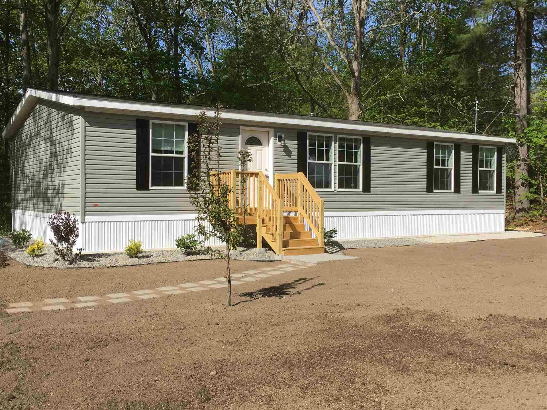 5 Phyllis Avenue Raymond NH 03077