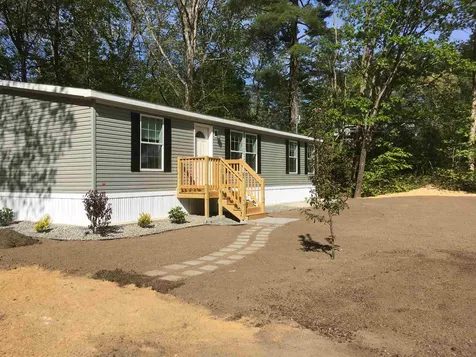 5 Phyllis Avenue Raymond NH 03077