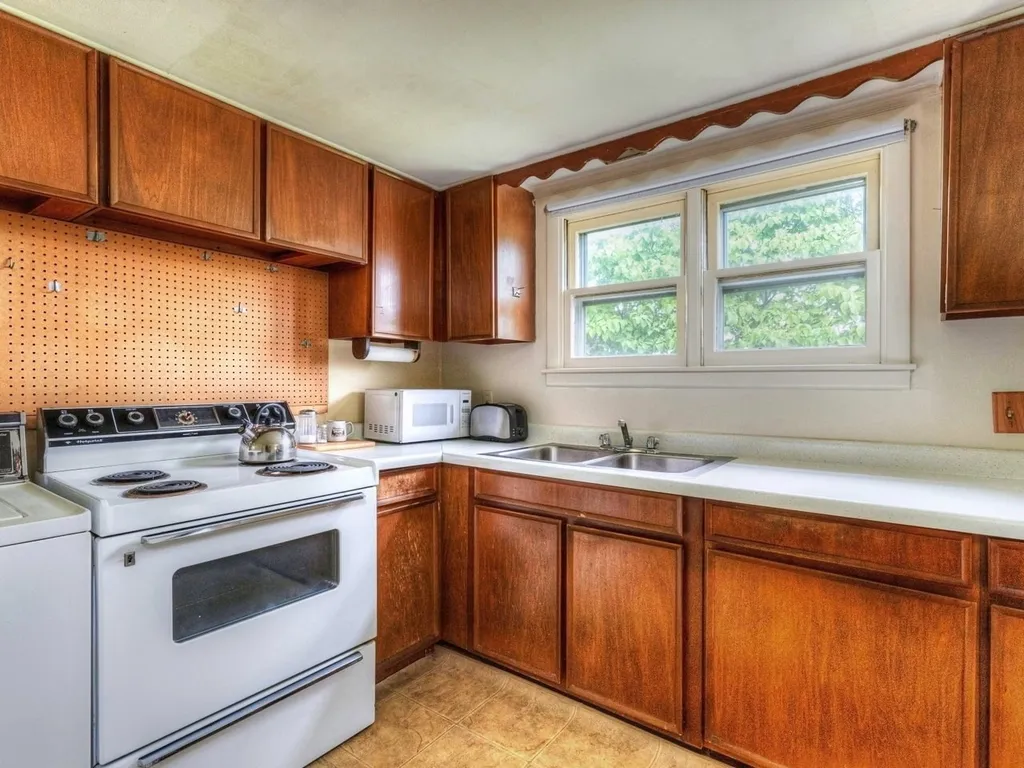 6 East Road Middlebury VT 05753
