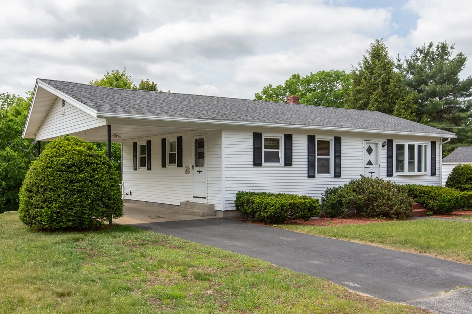 9 Bert Street Hooksett NH 03106