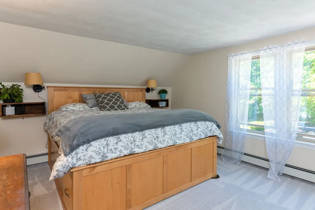 85 Chester Road Derry NH 03038