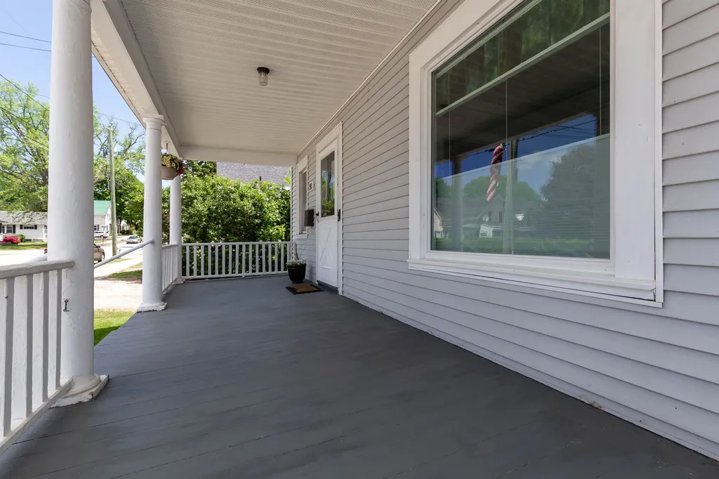91 Oak Street Laconia NH 03246