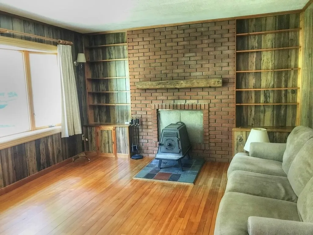 214 River Road Essex VT 05452