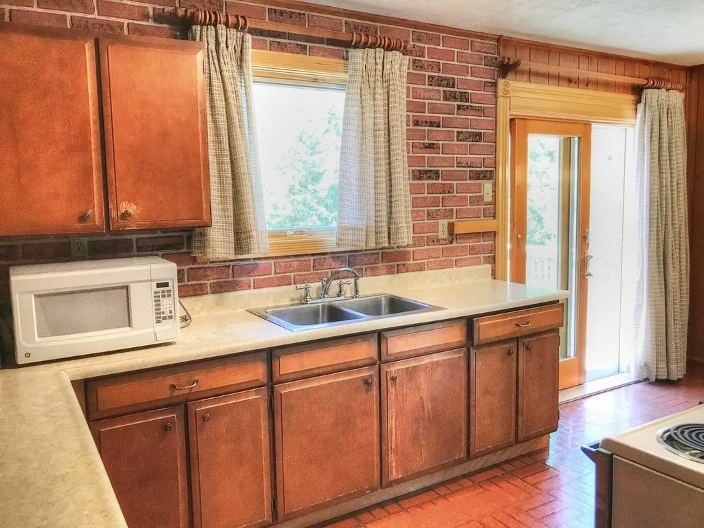 214 River Road Essex VT 05452