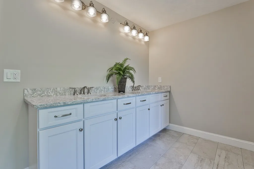 10 Burnham Road Windham NH 03087