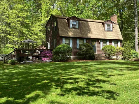 8 Emerald Drive Derry NH 03038