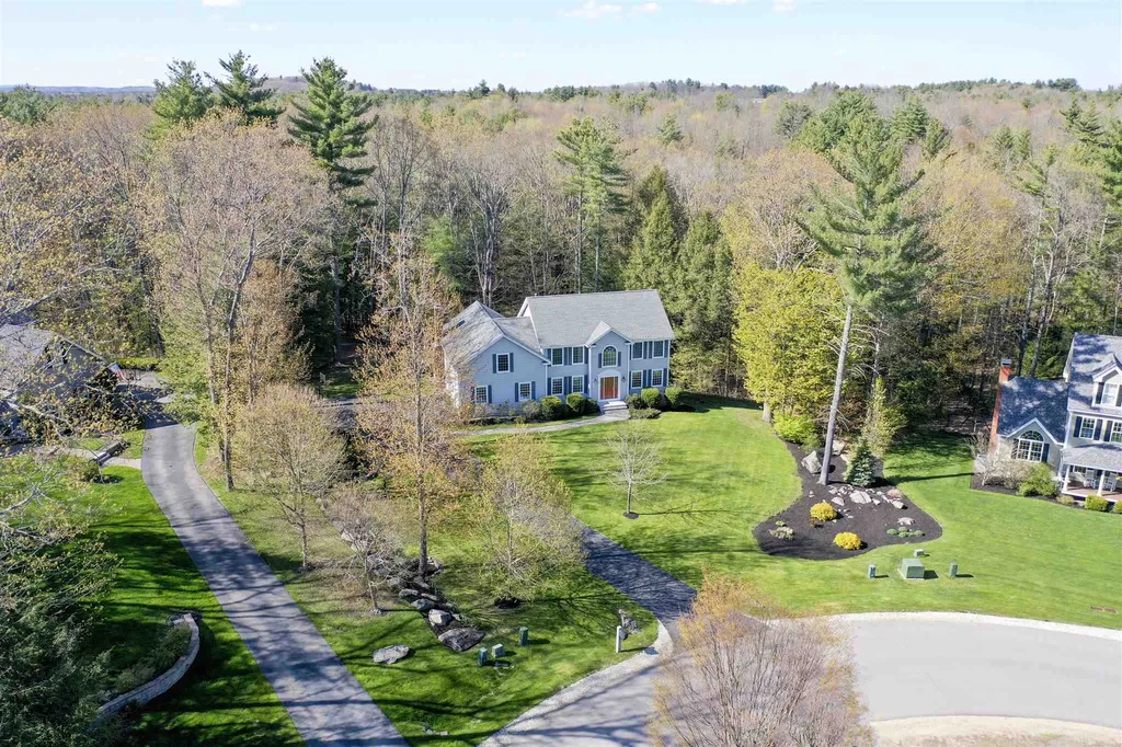 10 Greenleaf Circle Brentwood NH 03833
