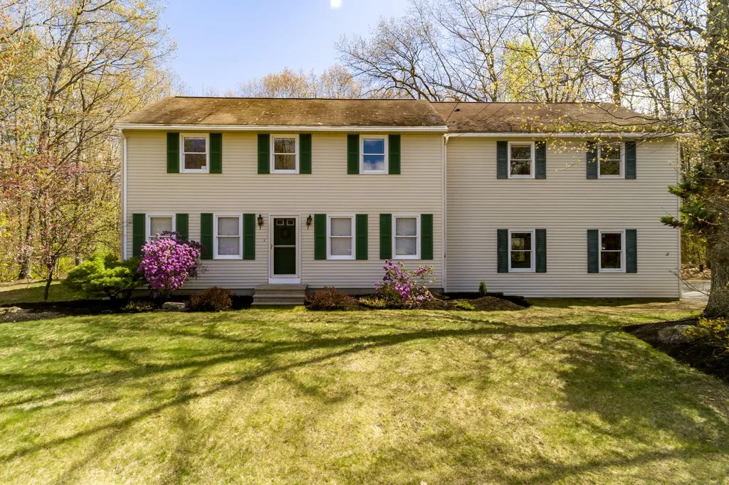 50 Monarch Avenue Goffstown NH 03045