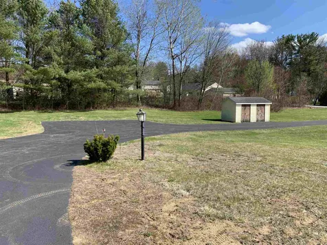 61 Cemetery Street Concord NH 03301-8622