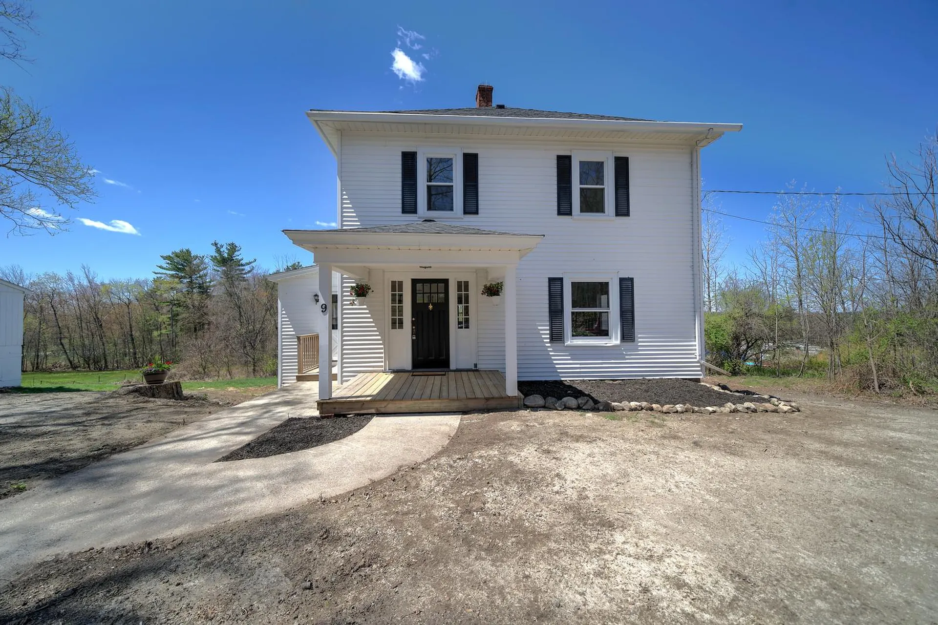 9 Cemetery Road Derry NH 03038