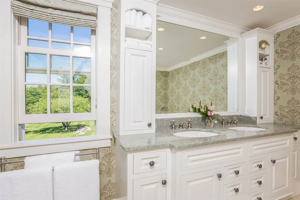 2 Hodges Drive Tuftonboro NH 03816