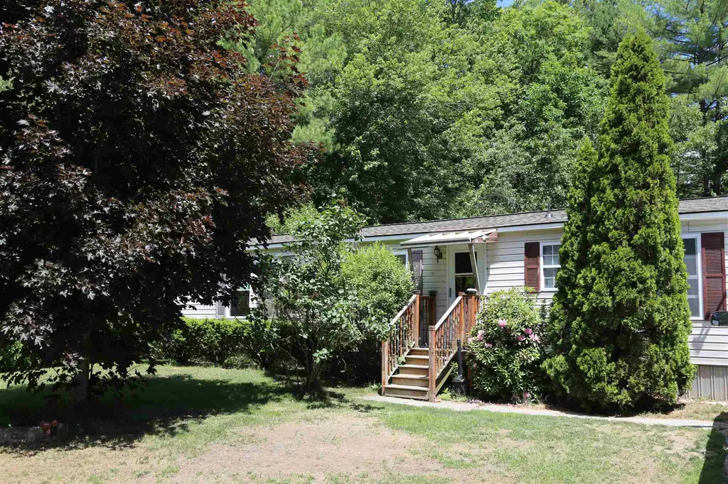 24 Agent Road Raymond NH 03077