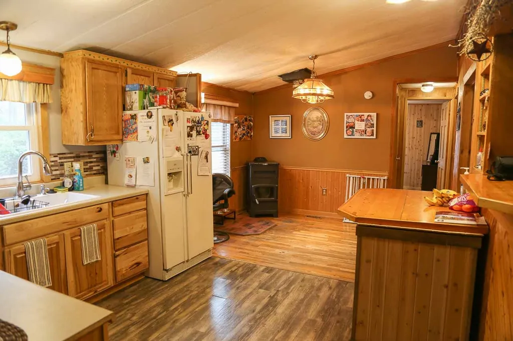 24 Agent Road Raymond NH 03077