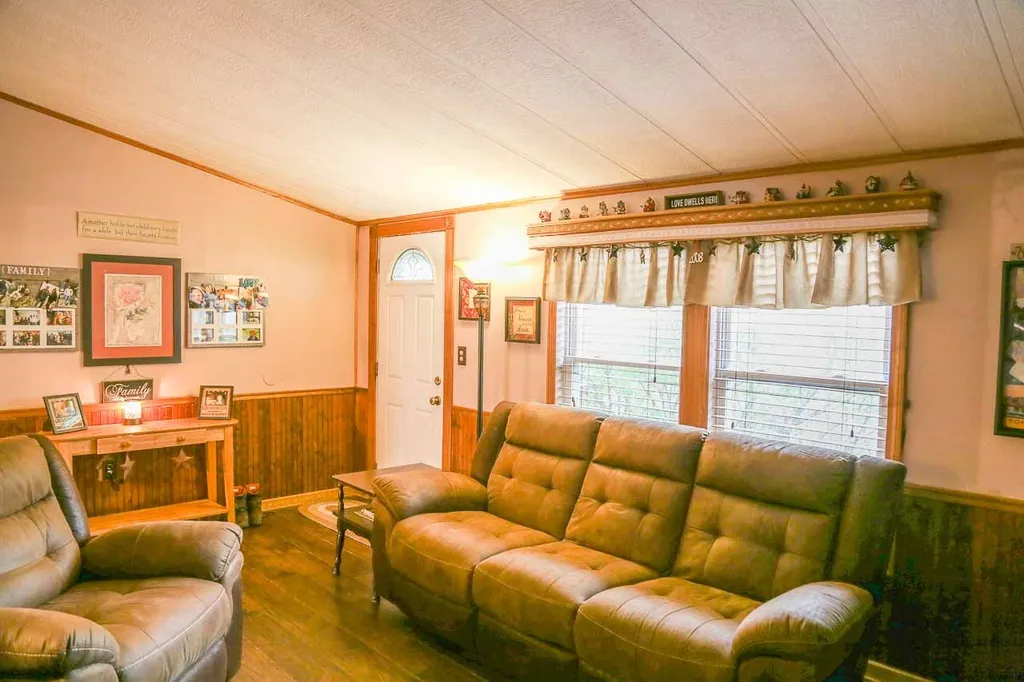24 Agent Road Raymond NH 03077