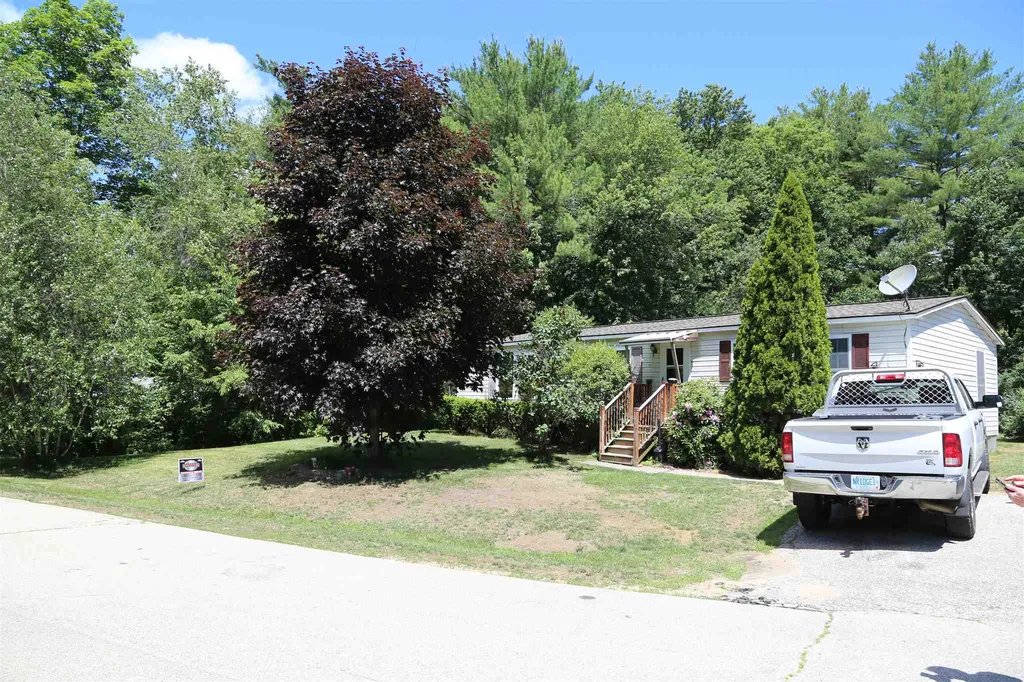 24 Agent Road Raymond NH 03077