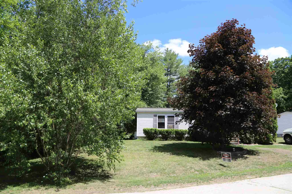 24 Agent Road Raymond NH 03077